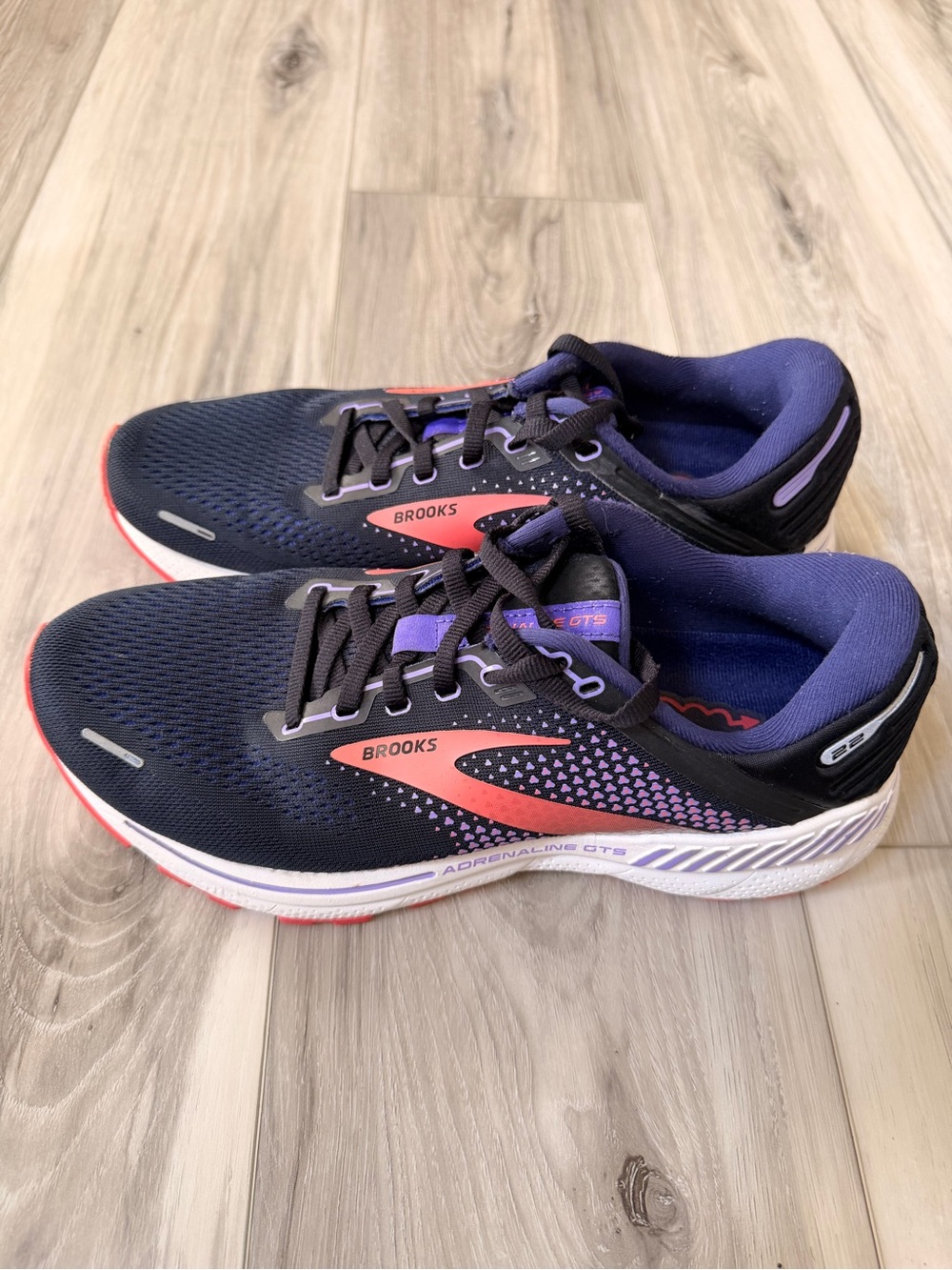 Brooks Adrenaline GTS 22 Women’s 10.5B Running Shoes Black Purple Coral